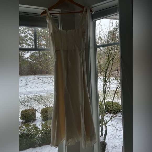 Reformation Twilight Dress in Ivory
White Sleeveless Midi 0 - Picture 8 of 12